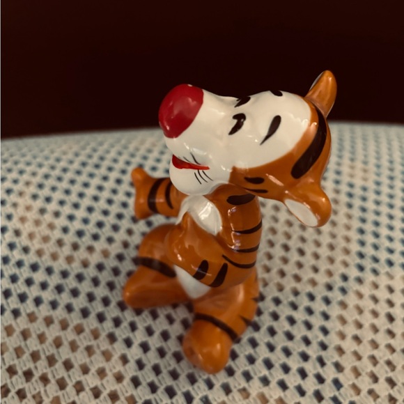 Vintage Walt Disney Winnie the Pooh Tigger Collectible Figurine - Picture 4 of 7